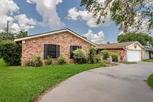 1804 Lakeview Dr, Brenham, TX 77833 - Photo 2