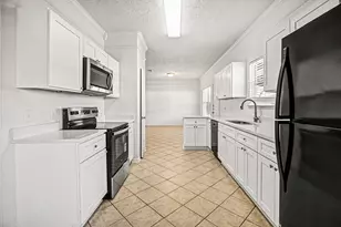 9116 Dolphin Cir, Texas City, TX 77591 - Photo 10