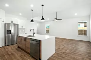 1860 Dry Cherry Ln, Dayton, TX 77535 - Photo 8