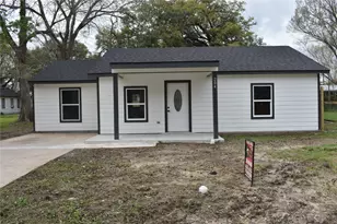 204 Texas St, Daisetta, TX 77533 - Photo 2
