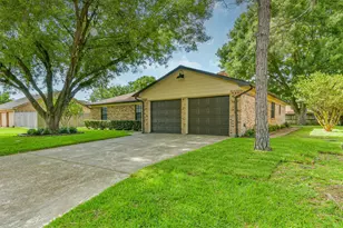 1413 23rd Ave N, Texas City, TX 77590 - Photo 2