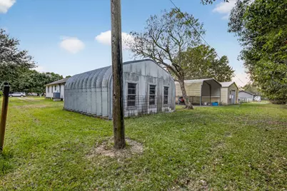 701 Lee Avenue, Anahuac, TX 77514 - Photo 2