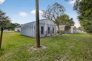 701 Lee Ave, Anahuac, TX 77514 - Photo 2