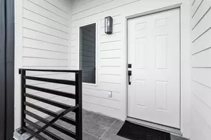 9725 Kerr St, Houston, TX 77029 - Photo 2
