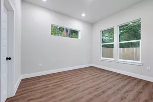 112 S San Jacinto St, Conroe, TX 77301 - Photo 10
