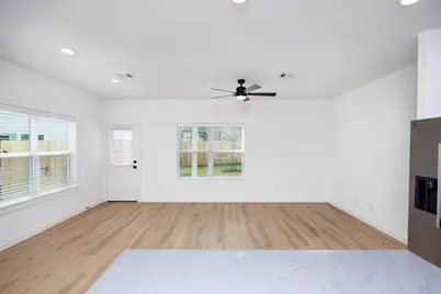 2007 Longmire Villas Court, Conroe, TX 77304 - Photo 14