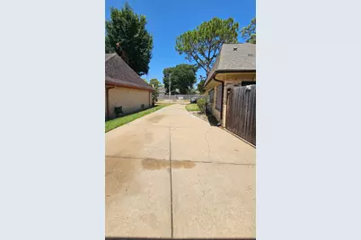 14819 Knightsway Drive, Houston, TX 77083 - Photo 22
