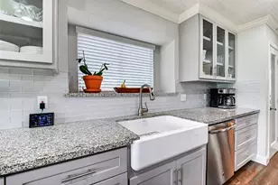 2221 Aberdeen Dr, League City, TX 77573 - Photo 4