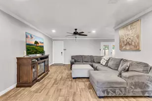 2601 Rose Ave, Groves, TX 77619 - Photo 6