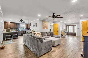 2601 Rose Ave, Groves, TX 77619 - Photo 8