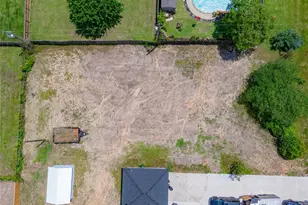 10420 Valley Dr N, Willis, TX 77318 - Photo 2