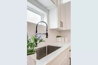 407 Grove Street #B, Houston, TX 77020 - Photo 6