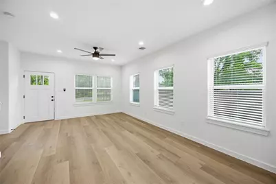 8412 Darien Street #B, Houston, TX 77028 - Photo 6