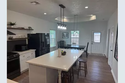 2114 W Humble Avenue, Baytown, TX 77520 - Photo 2