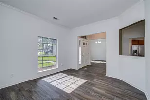 8126 Laurel Ln, Baytown, TX 77523 - Photo 10