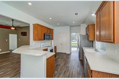 8126 Laurel Lane, Baytown, TX 77523 - Photo 16