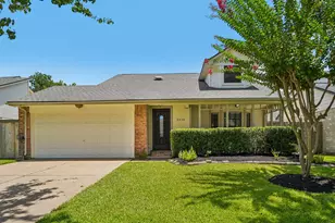 2015 Creek Valley Ln, Sugar Land, TX 77478 - Photo 2