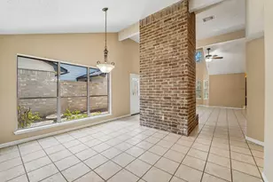 2015 Creek Valley Ln, Sugar Land, TX 77478 - Photo 10