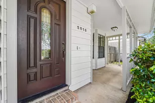 2015 Creek Valley Ln, Sugar Land, TX 77478 - Photo 4