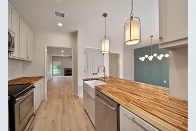 800 Country Place Drive #302, Houston, TX 77079 - Photo 8