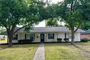 1907 Amy Dr, Baytown, TX 77520 - Photo 2