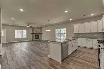 10473 Valley Drive N, Willis, TX 77318 - Photo 18