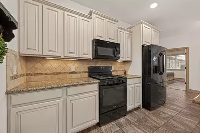 14063 Belmont Circle, Mont Belvieu, TX 77523 - Photo 10