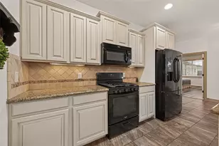 14063 Belmont Cir, Mont Belvieu, TX 77523 - Photo 10