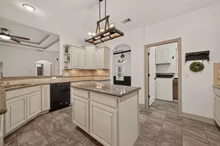 14063 Belmont Cir, Mont Belvieu, TX 77523 - Photo 12