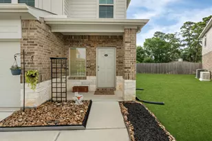 22306 Forest Gorge Ln, Spring, TX 77373 - Photo 2