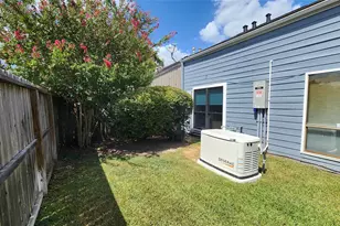 2230 Ashford Hollow Ln, Houston, TX 77077 - Photo 18
