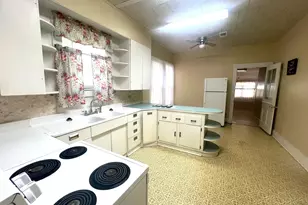 1011 Prairie St, Columbus, TX 78934 - Photo 4