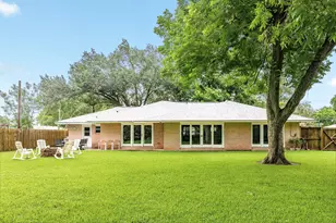 303 Southern Oaks Dr, Lake Jackson, TX 77566 - Photo 22