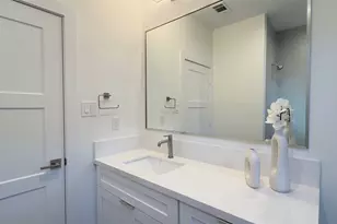 2015 Hopkins St, Houston, TX 77006 - Photo 32