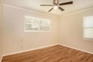 4602 Kinglet St, Houston, TX 77035 - Photo 10