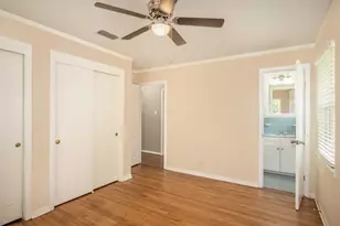 4602 Kinglet St, Houston, TX 77035 - Photo 6