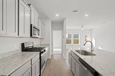 302 Amy Street, Angleton, TX 77515 - Photo 16