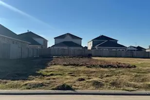 302 Amy St, Angleton, TX 77515 - Photo 2