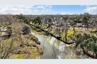 201 Southern Oaks Drive, Lake Jackson, TX 77566 - Photo 6