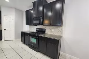 9002 St Laurent Ln, Houston, TX 77044 - Photo 8
