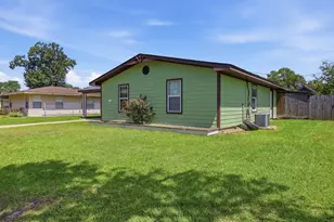 410 Crepe Myrtle Ave, Orange, TX 77630 - Photo 2