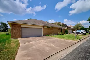 1520 Crestmont St, Wharton, TX 77488 - Photo 4