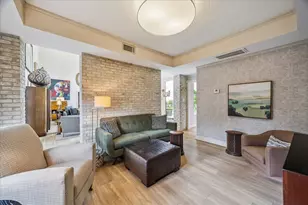 9623 Longmont Dr, Houston, TX 77063 - Photo 20