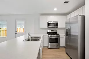 104 Pine Bend Ct, Magnolia, TX 77354 - Photo 8