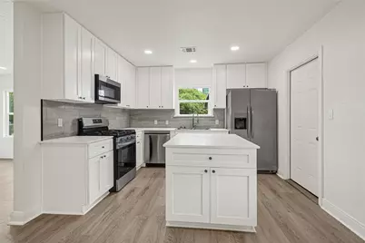 1202 N Roberson Street, Conroe, TX 77301 - Photo 2