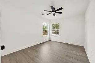 1202 N Roberson St, Conroe, TX 77301 - Photo 24