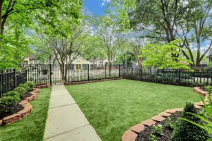 517 E 11th St, Houston, TX 77008 - Photo 2