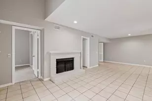 9809 Richmond Ave, Houston, TX 77042 - Photo 16