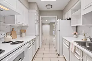 9809 Richmond Ave, Houston, TX 77042 - Photo 6