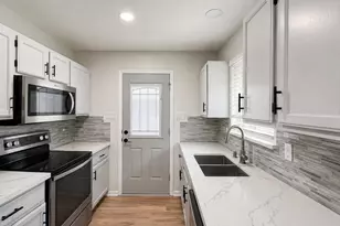 13638 Greenridge Dr, Sugar Land, TX 77498 - Photo 8